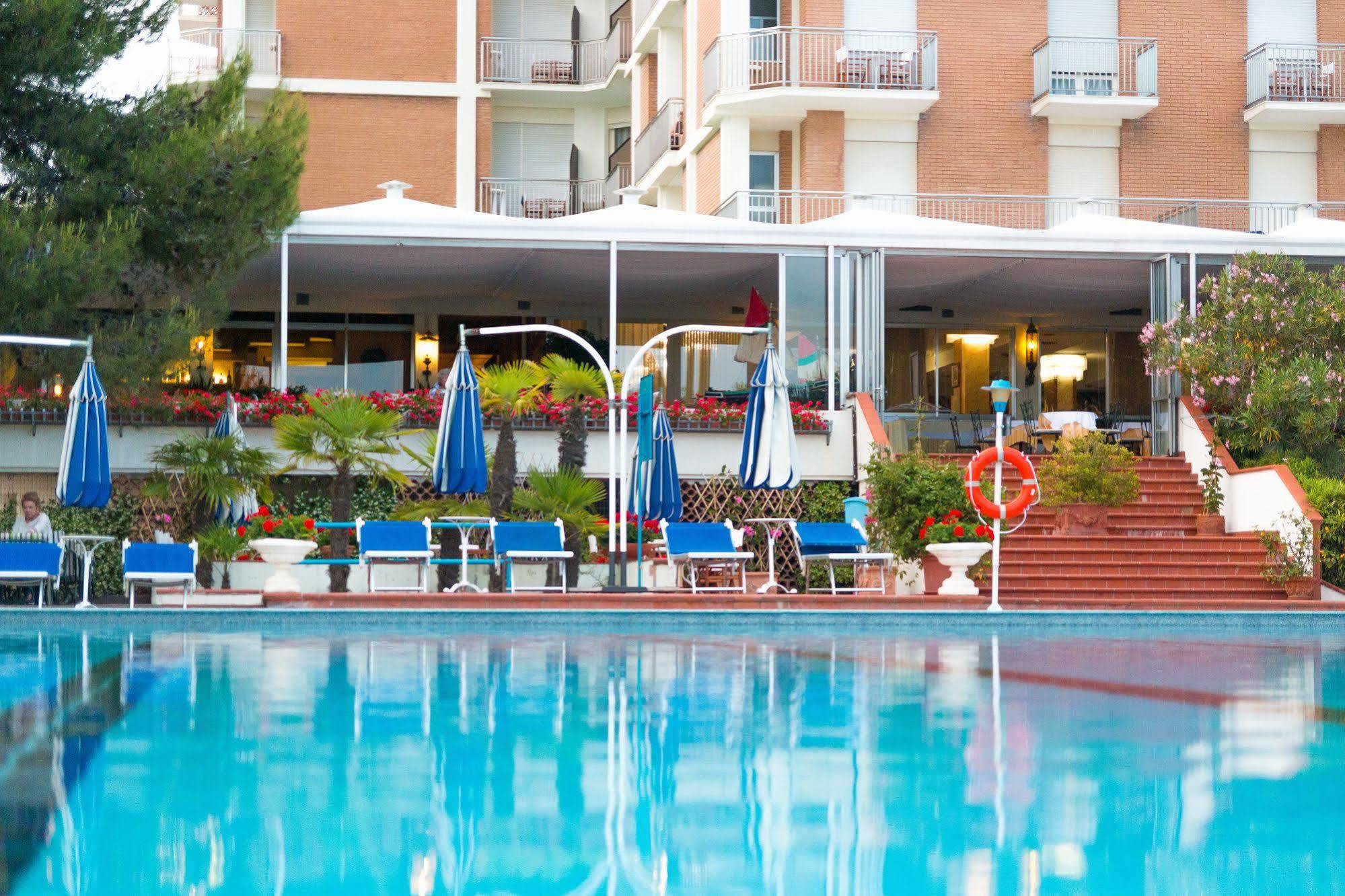 Hotel Principe Bibione Bagian luar foto